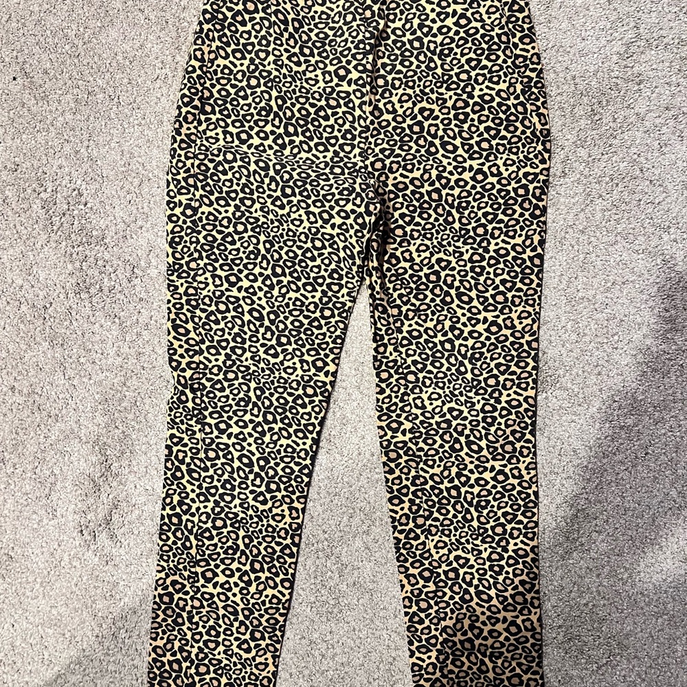 Who What Wear Black and Tan Cropped Pants with Patterned Design